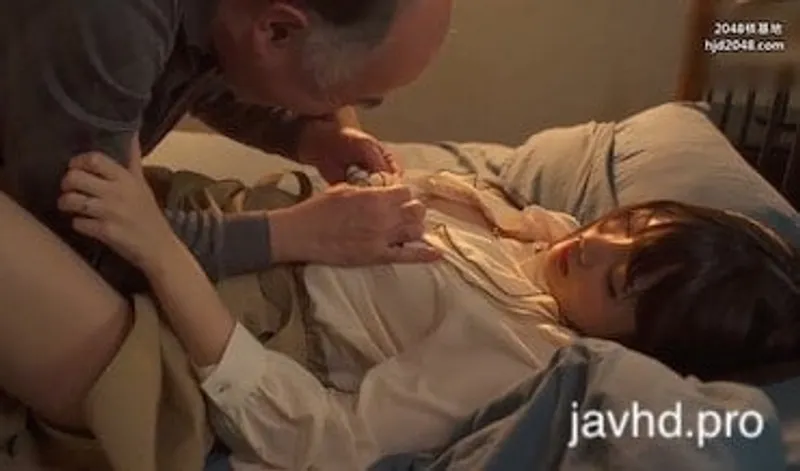 ông xã đi vắng người vợ bị lão già cạnh bên nhà hiếp suzu harumiya